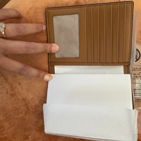 Michael Kors passport case holder wallet - Picture 3 of 5